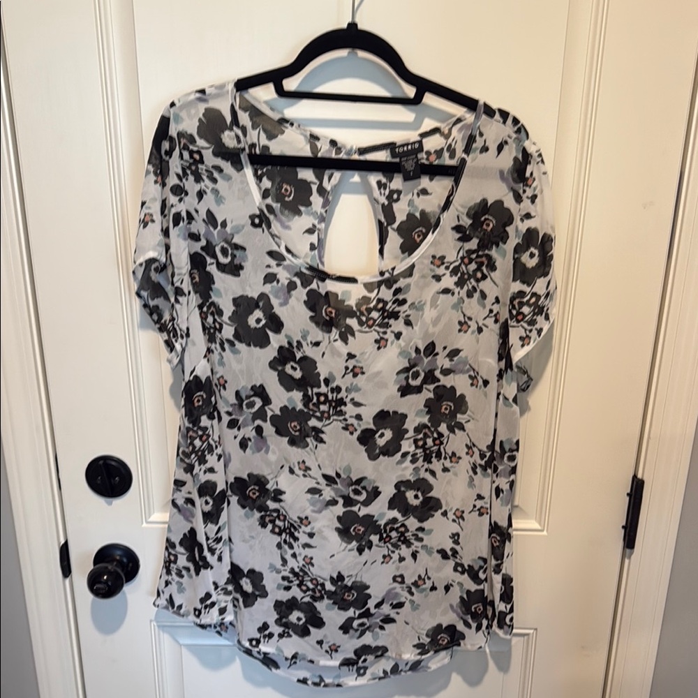 Floral Black and White Women's Top Key Hole Back